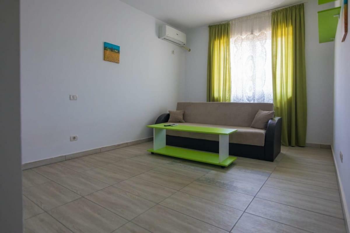 Studio Apartment Chiajna Exterior photo